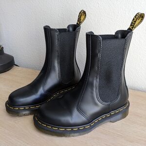 Dr. Martens 2976 Chelsea High Boot